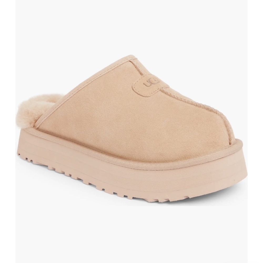 UGG Tan Slippers Cozy Comfort